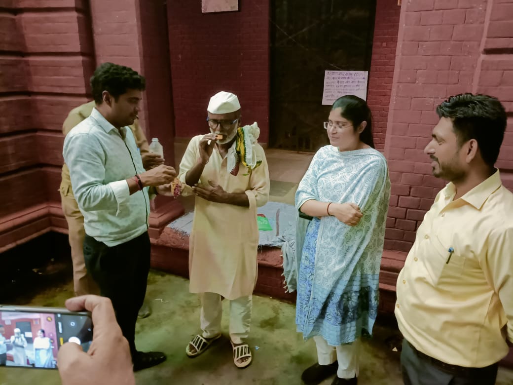 जौनपुर। सदर तहसील क्षेत्र के राजेपुर द्वितीय त्रिमुहानी निवासी नरेंद्र बहादुर सिंह की जमीन की पैमाइश और न्याय की मांग को लेकर गरीबों के मसीहा कहे जाने वाले जज स