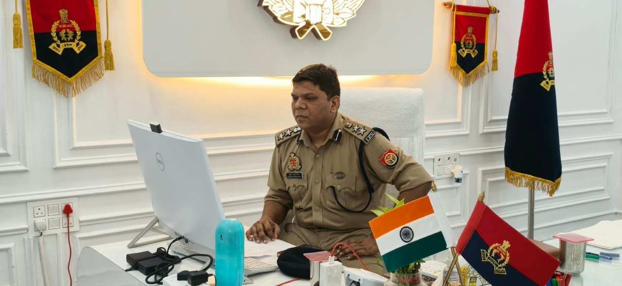  कुंवर अनुपम सिंह, वरिष्ठ पुलिस अधीक्षक जौनपुर द्वारा जनपद के समस्त थाना प्रभारियों के साथ गूगल मीट के माध्यम से अपराध समीक्षा बैठक की गई।  बैठक के दौरान वरिष्ठ