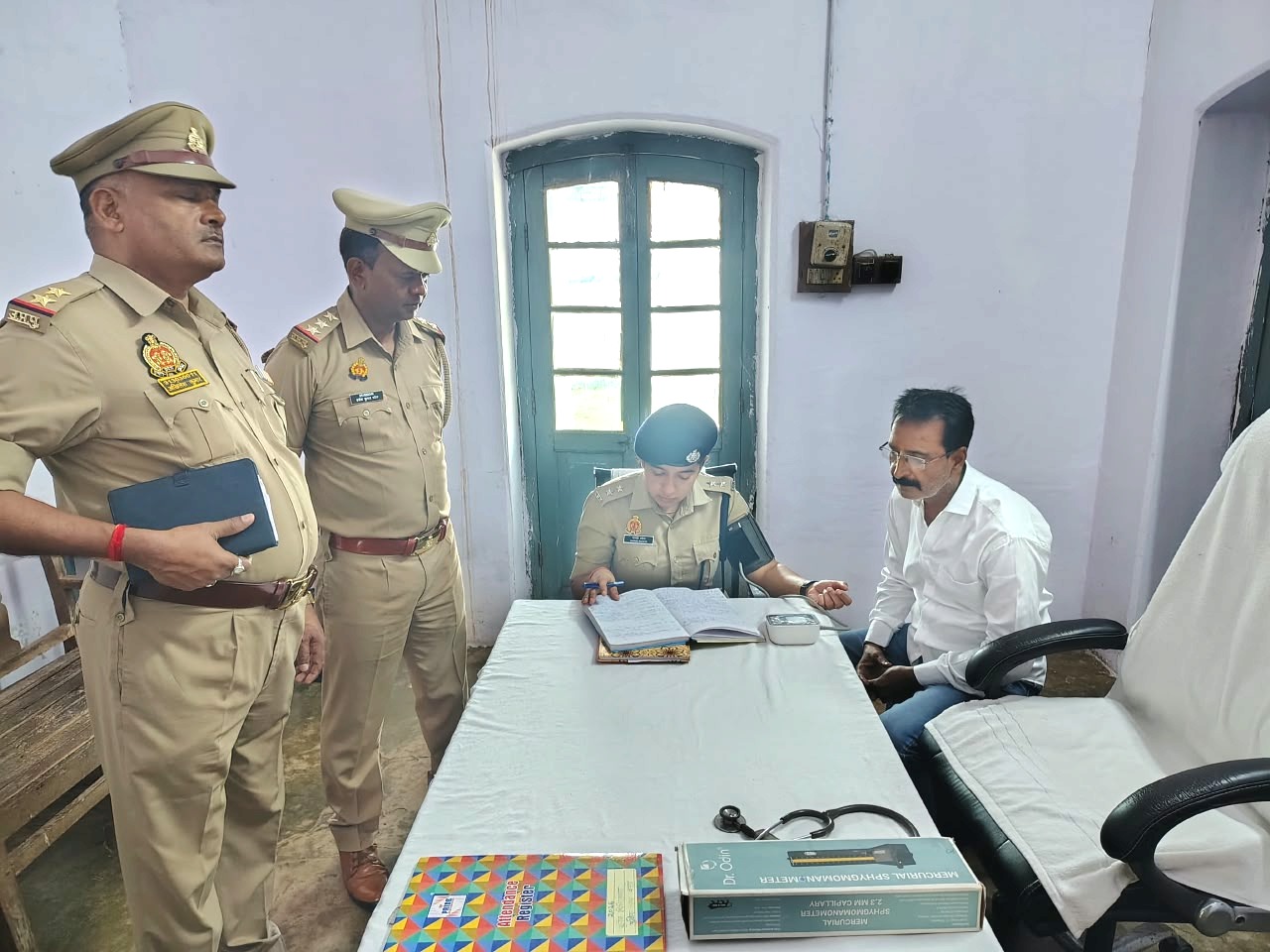 सहायक पुलिस अधीक्षक बस्ती/ क्षेत्राधिकारी सदर द्वारा रिजर्व पुलिस लाइन बस्ती का त्रैमासिक निरीक्षण कर अभिलेखों के उचित