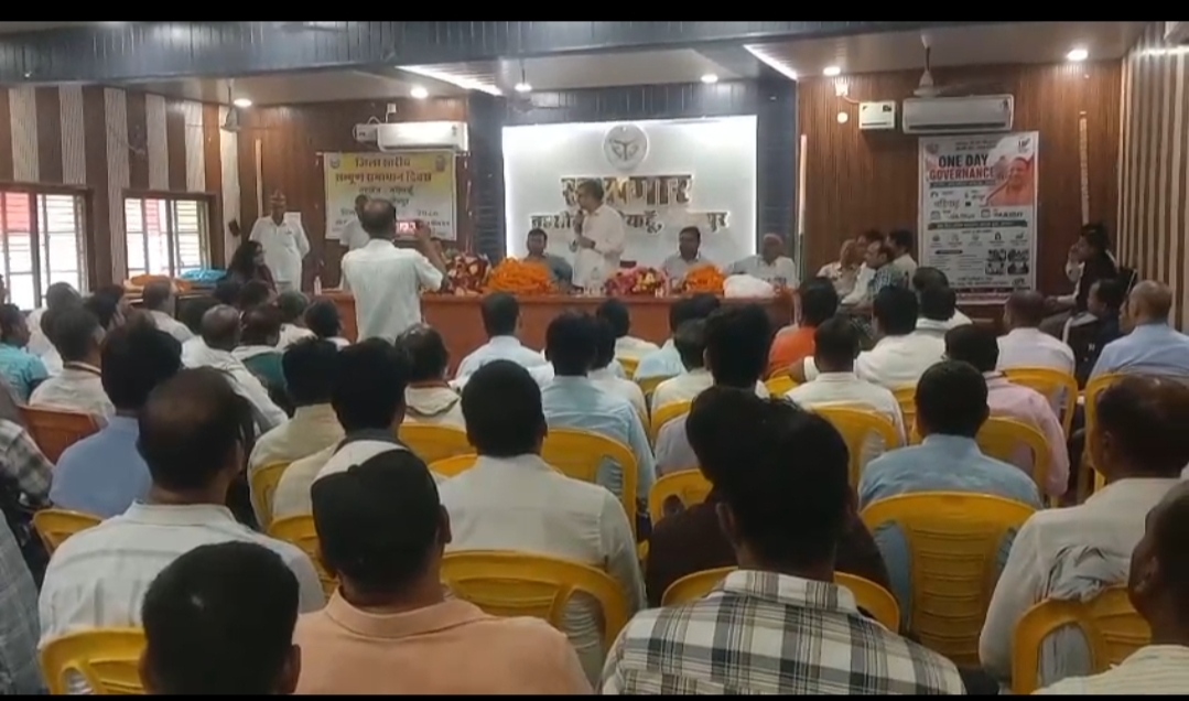 जौनपुर/मड़ियाहूं  तहसील सभागार में सोमवार को दोपहर विदाई एवं सम्मान समारोह का आयोजन किया गया। समारोह में मड़ियाहूं तहसील में तैनात प्रशासनिक 