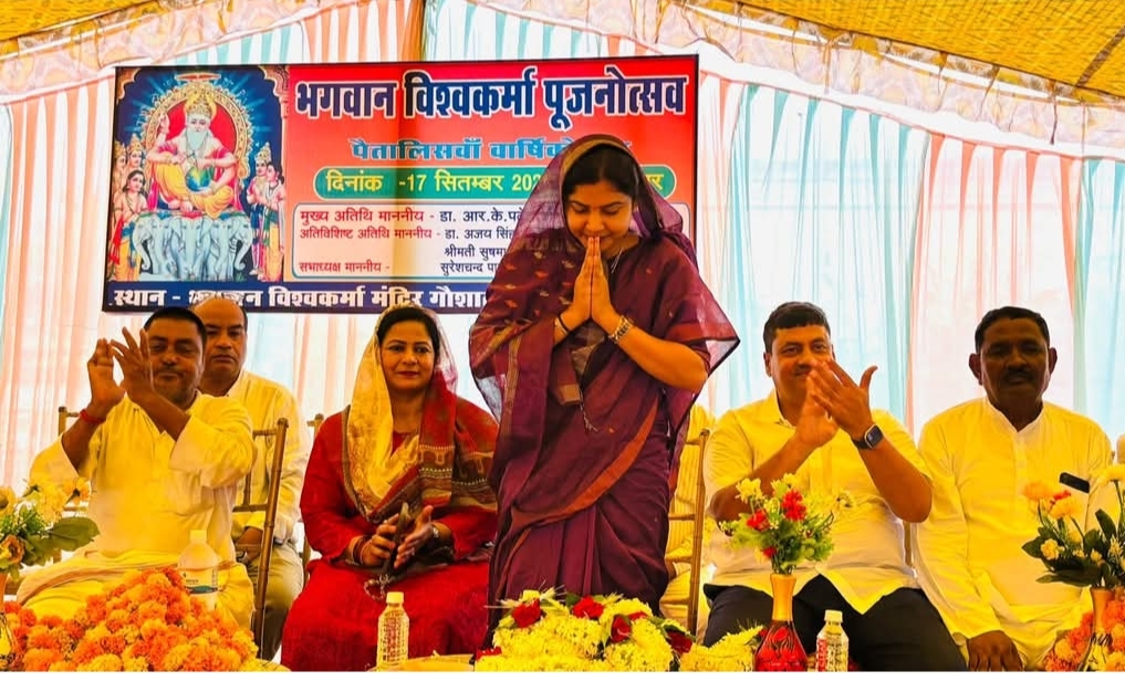 जौनपुर   जनपद के मडियाहू नगर के दिलावरपुर स्थित गौशाला मड़ियाहूं के प्रांगण में  भगवान विश्वकर्मा पूजा का भव्य आयोजन किया गया।   विश्वकर्मा 