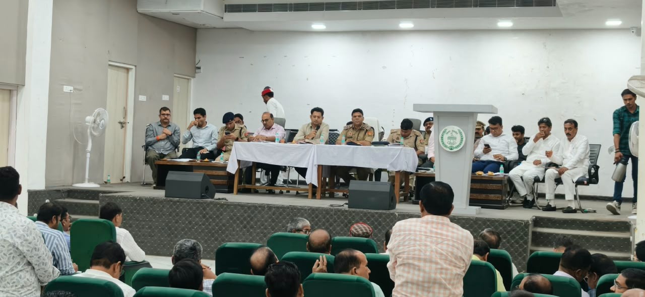 जौनपुर आगामी त्योहारों एवं नवरात्र पर्व को सकुशल, शांतिपूर्ण एवं सौहार्दपूर्ण वातावरण में सम्पन्न कराये जाने के दृष्टिगत