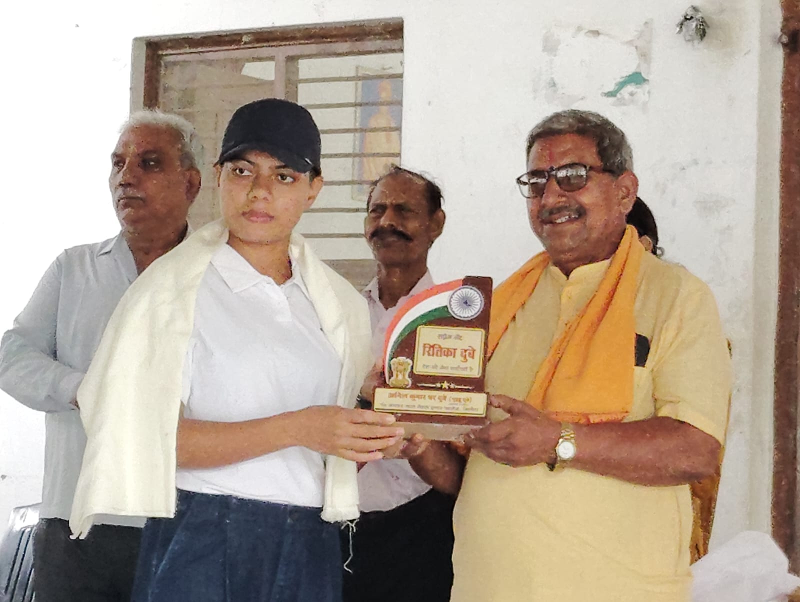 पंडित जवाहरलाल नेहरू इंटर कॉलेज तिलौरा में लेफ्टिनेंट कर्नल रीतिका दूबे का भव्य सम्मान