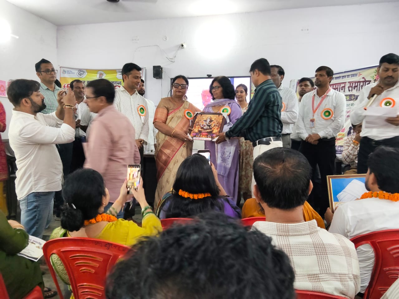 बीआरसी महमूदाबाद में शिक्षक दिवस पर भव्य कार्यक्रम