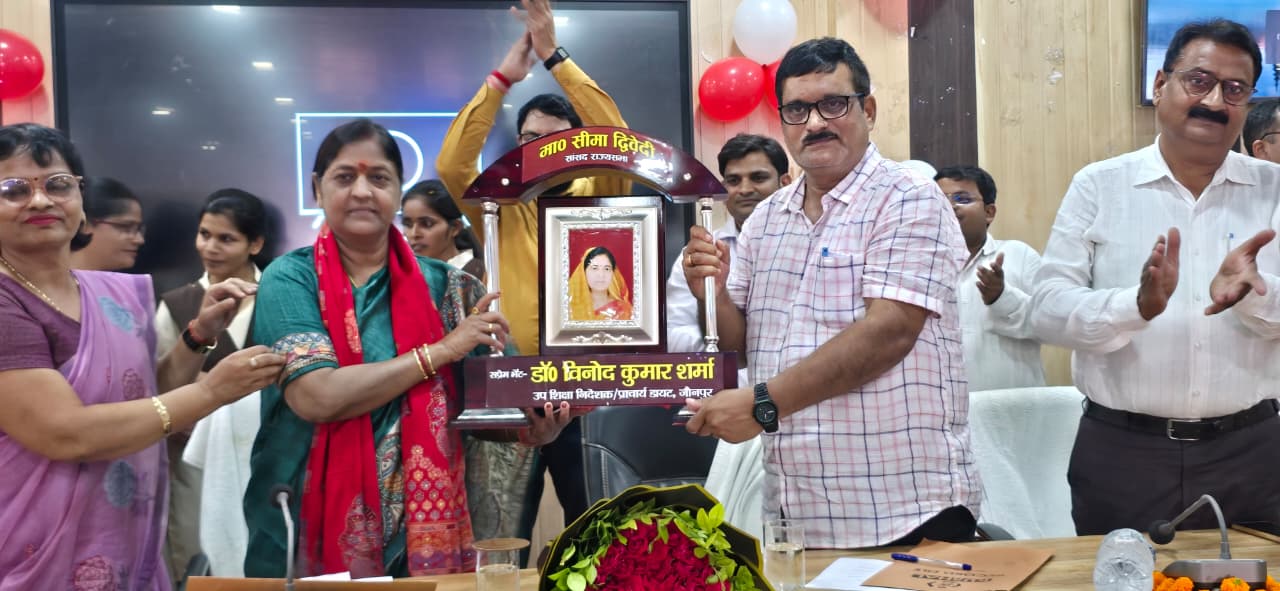 जौनपुर।* जिला शिक्षा एवं प्रशिक्षण संस्थान (डायट),में मंगलवार को नवाचार महोत्सव का आयोजन किया गया। महोत्सव में बेसिक एवं माध्यमिक शिक्षा विभाग के शिक्षक-शिक्षिक