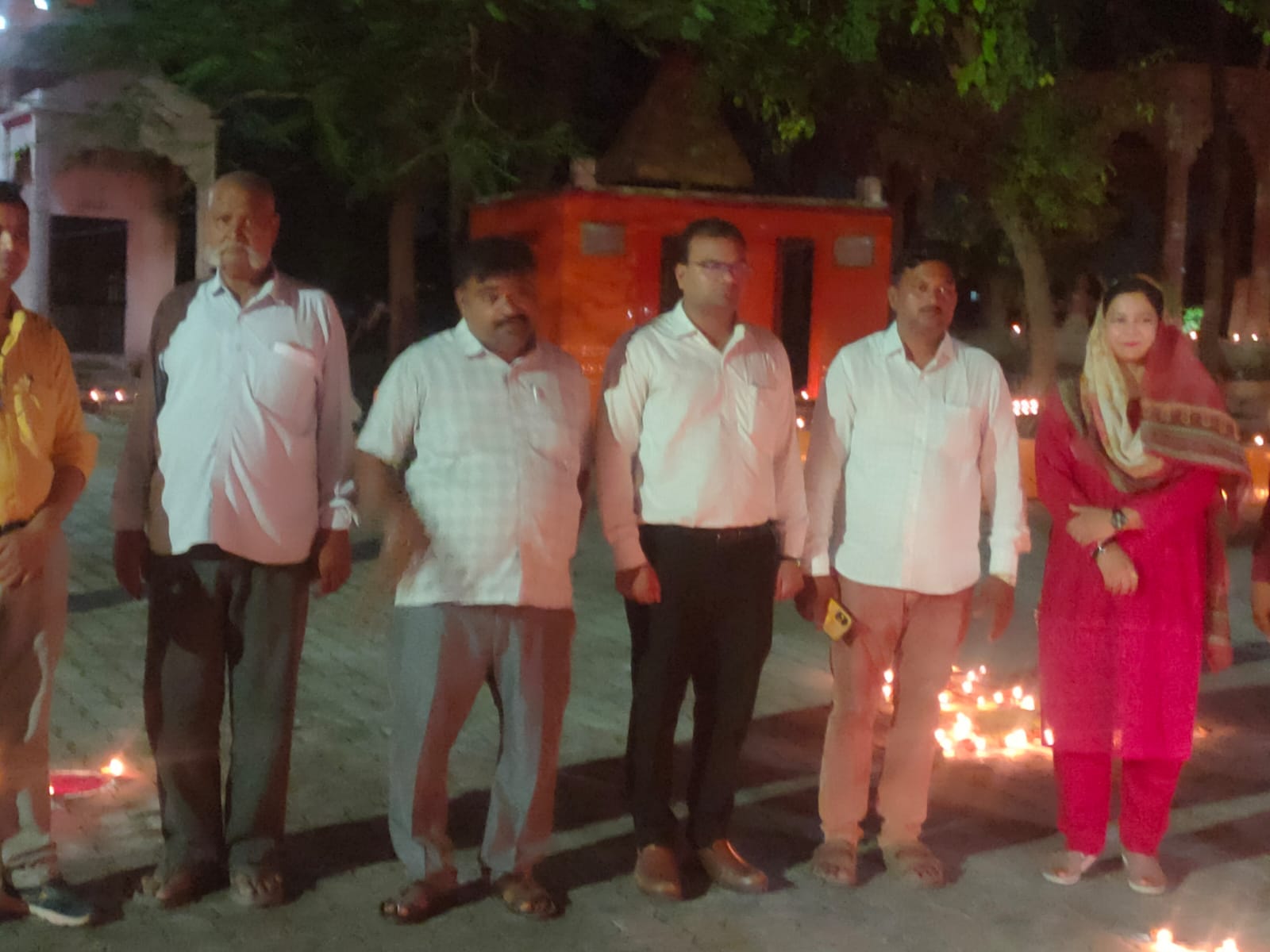 जौनपुर   जन सेवा से राष्ट्रीय सेवा के 25 वर्ष पूरे होने के उपलक्ष में चलाए जा रहे सेवा संकल्प अभियान के तहत   मडियाहू नगर के चंडिका मंदिर धाम प