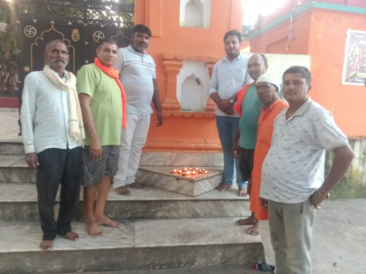 हरदोई सेवा संकल्प अभियान के तहत भाजपा अतरौली मंडल ने दीप जलाकर मनाया प्रधानमंत्री नरेंद्र मोदी का जन्मदिन, 101 दीपों से जगमगाया जंगली 