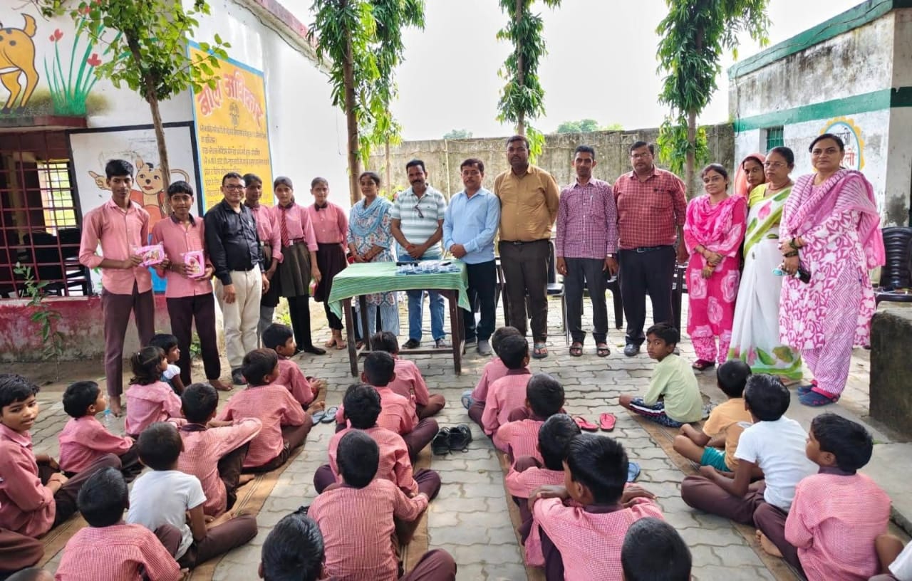 कला प्रतियोगिता में मेधावी विद्यार्थियों को किया पुरस्कृत