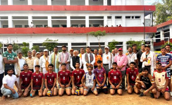 फाइनल में भागवत प्रसाद मेमोरियल एकेडमी को सीधे सेटों में दी शिकस्त, सेमीफाइनल में भी दिखाया दमदार खेल।    