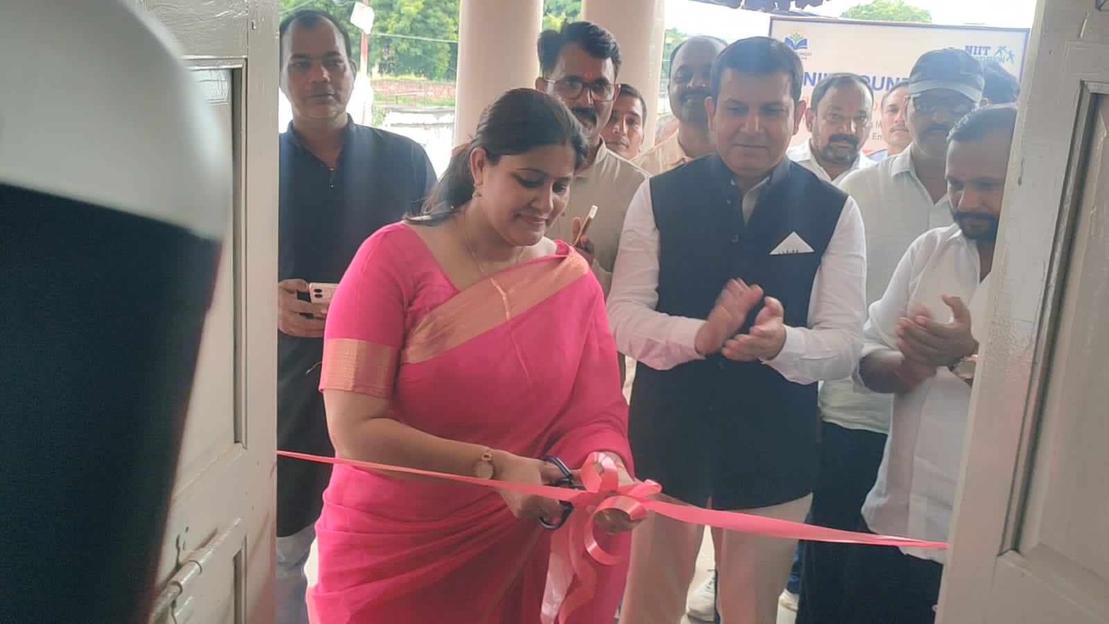 ​जौनपुर / मड़ियाहूं   ग्रामीण युवाओं को आधुनिक तकनीक से सशक्त बनाने और क्षेत्र से होने वाले पलायन को रोकने के उद्देश्य से जौनपुर के 