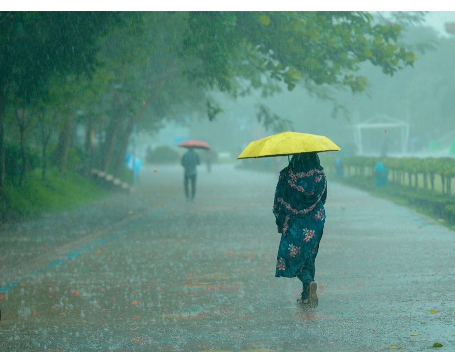 लखनऊ/उत्तर प्रदेश उत्तर प्रदेश में मानसून की विदाई से पहले मौसम ने एक बार फिर करवट ली है। बंगाल की खाड़ी से सक्रिय हुए मौसमी सिस्टम के प्रभाव और अन्य 