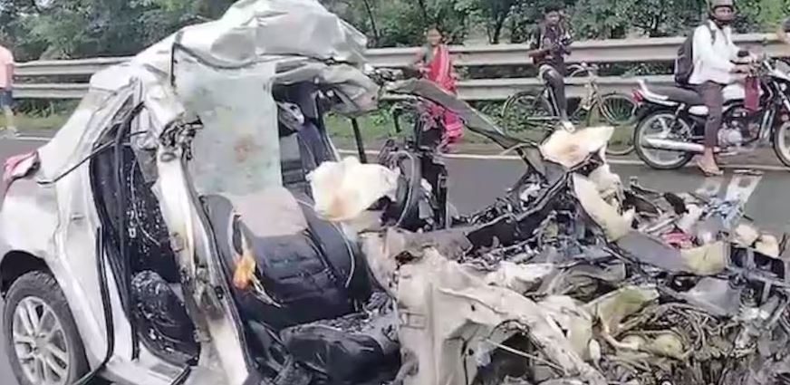 बड़ी खबर: जमशेदपुर में भीषण सड़क हादसा, मंत्री की बेटी समेत 4 की मौत# ab tak tv
