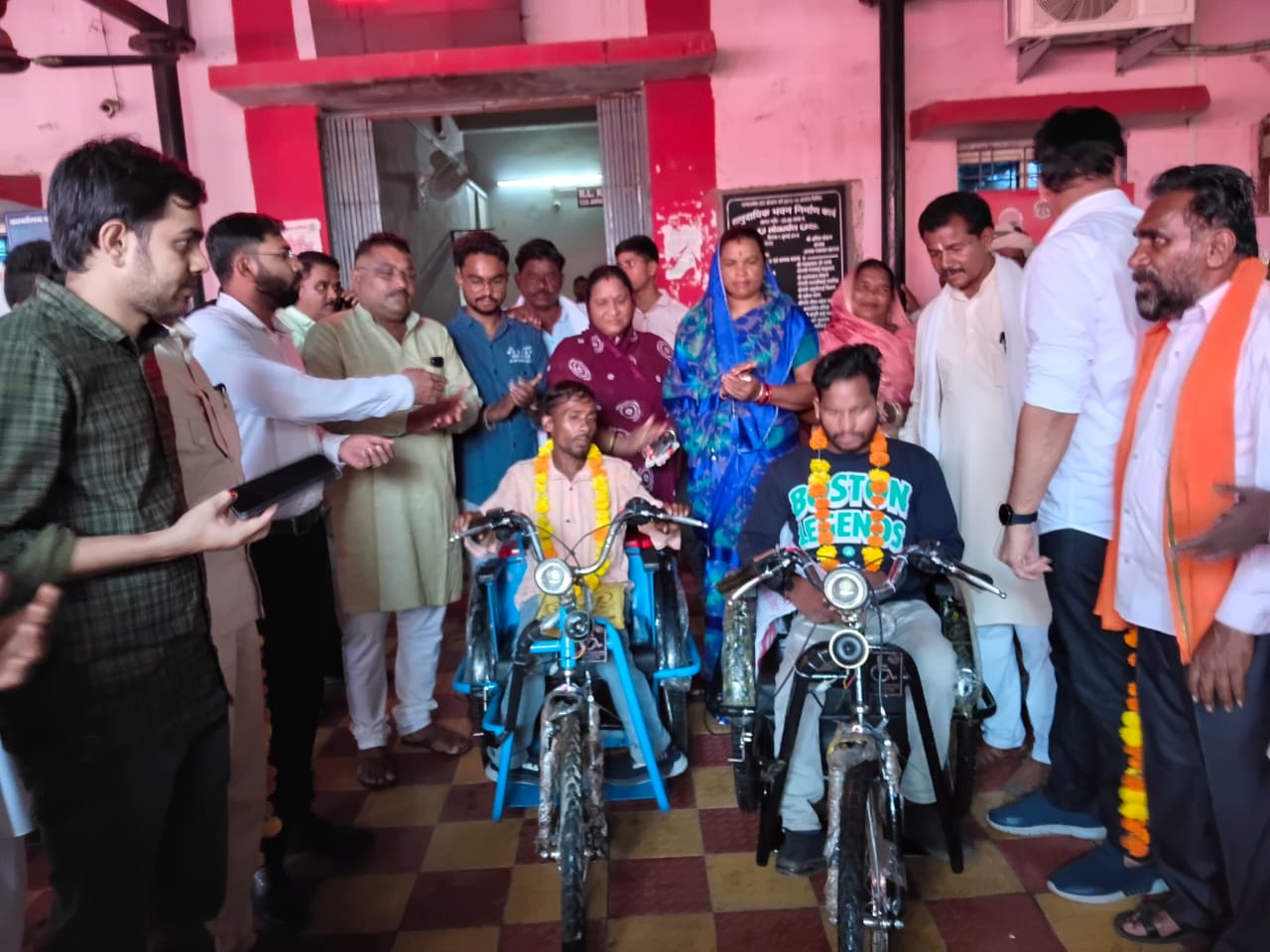 खंडवा जिले के खालवा में दिव्यांगजनों और वरिष्ठ नागरिकों के जीवन को सुगम बनाने की दिशा में एक सराहनीय पहल देखने को मिली