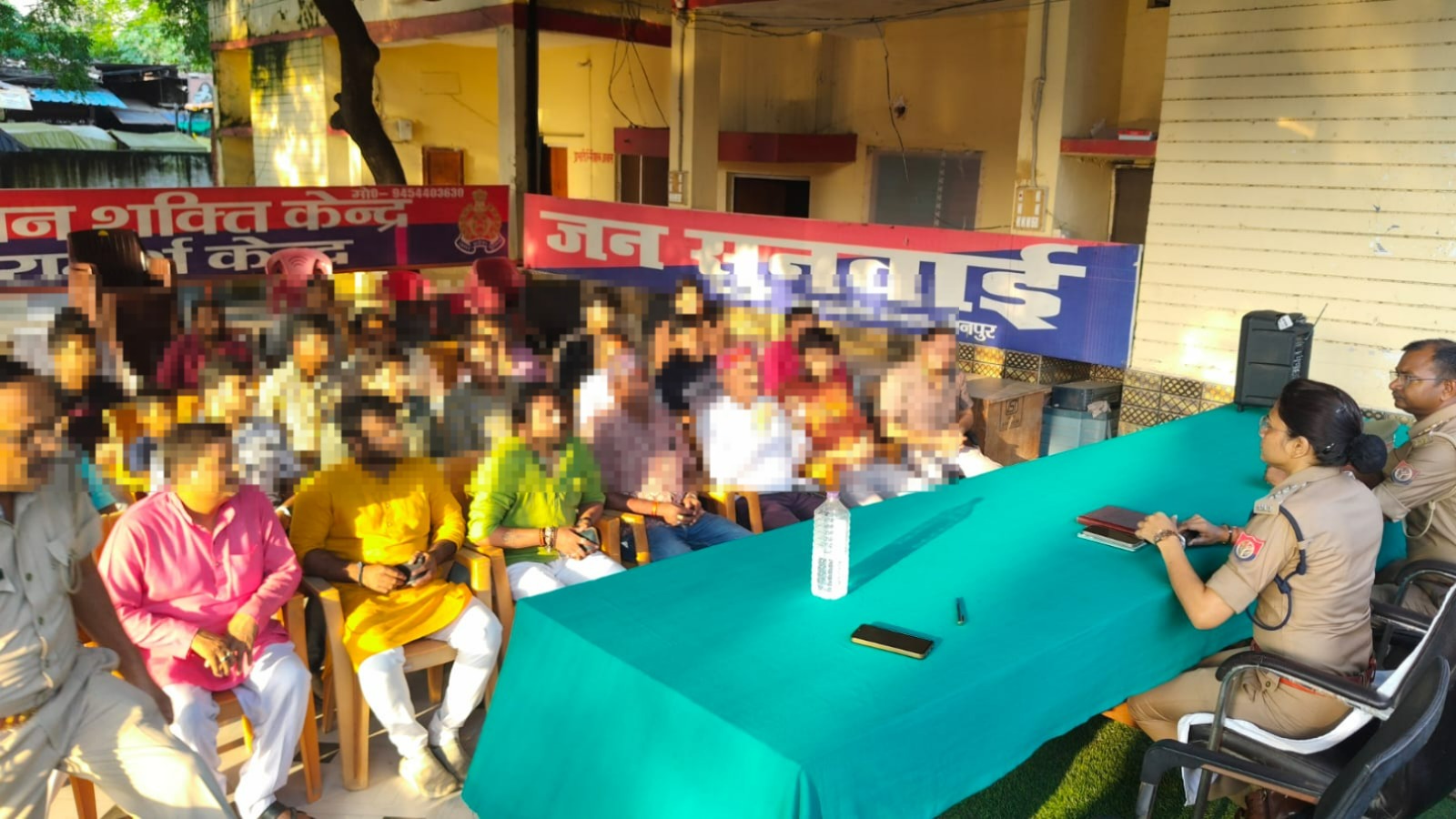 जौनपुर आगामी त्योहारों के दृष्टिगत जनपद में शांति, सुरक्षा एवं कानून व्यवस्था को सुदृढ़ बनाए रखने तथा बाजार क्षेत्रों में सुरक्षित वातावरण सुनिश्चित करने के उद्