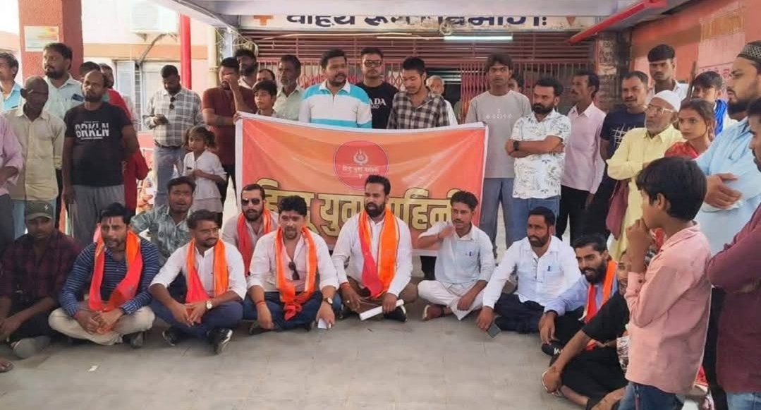 मेडिकल कॉलेज की व्यवस्थाओं पर हिंदू युवा वाहिनी ने जताई नाराजगी*