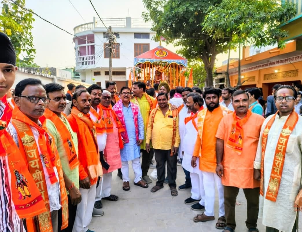 जौनपुर जनपद के मड़ियाहूं नगर में अष्टमी के पावन अवसर पर प्रभु श्री राम रथ शोभा यात्रा शिवाजी नगर से चलकर रामलीला मैदान पक्के तालाब पर पहुंचा।        बताते चलें