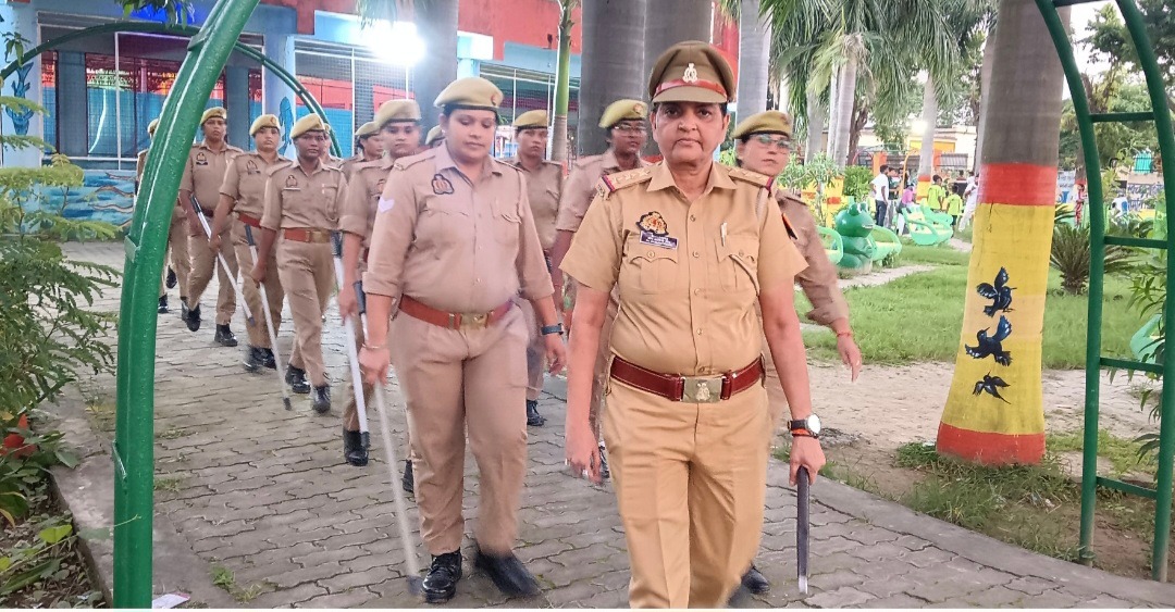 बस्ती प्रभारी निरीक्षक महिला थाना द्वारा शोहदों एवं मनचलों के विरूद्ध चलाया गया विशेष  चेकिंग अभियान ।* 
