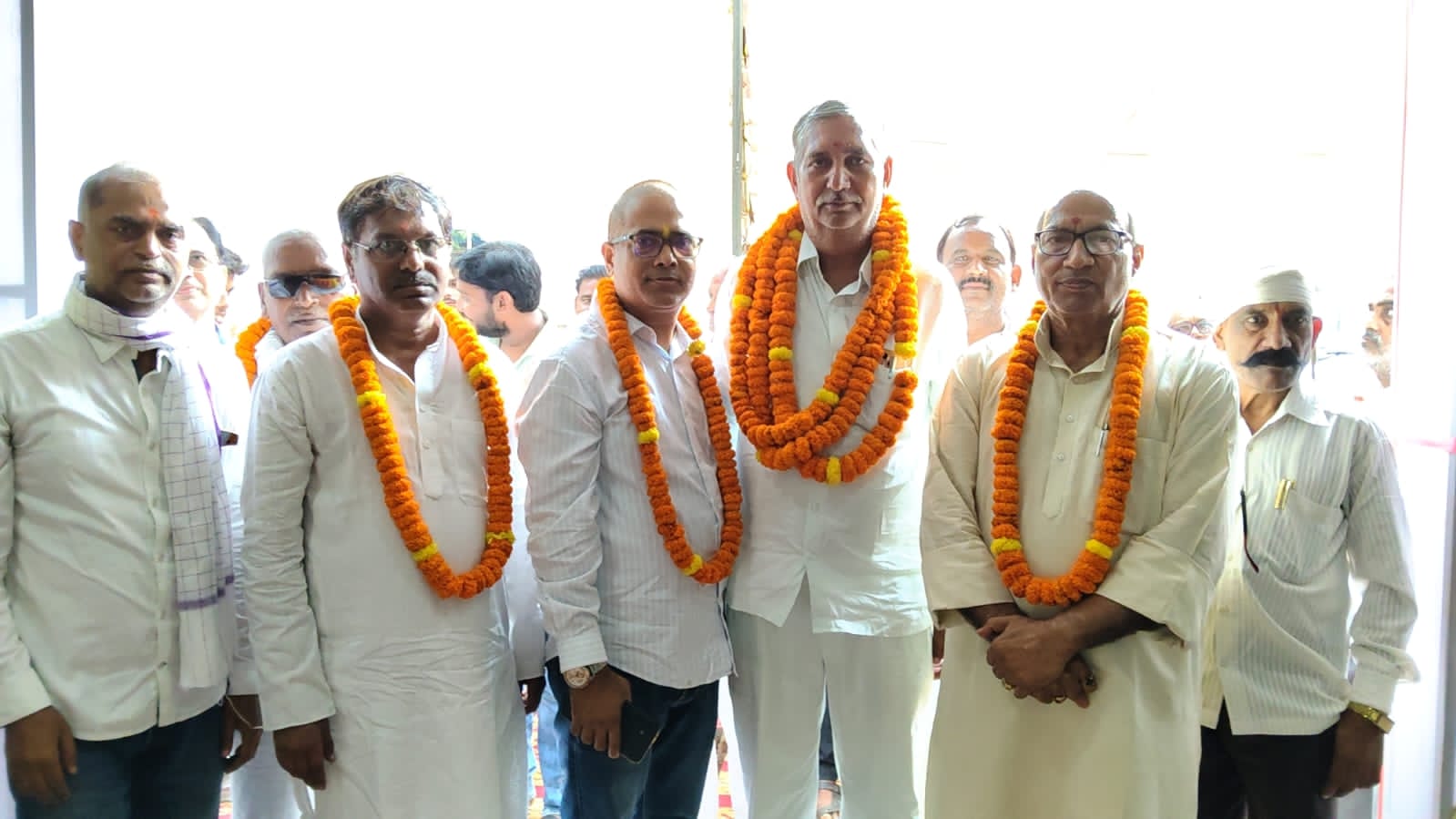 जौनपुर के मड़ियाहूं नगर पंचायत के खैरुद्दीनगंज मोहल्ले में टीचर्स कॉलोनी के पास स्थित जीआरसी कार्यालय पर बुधवार, 