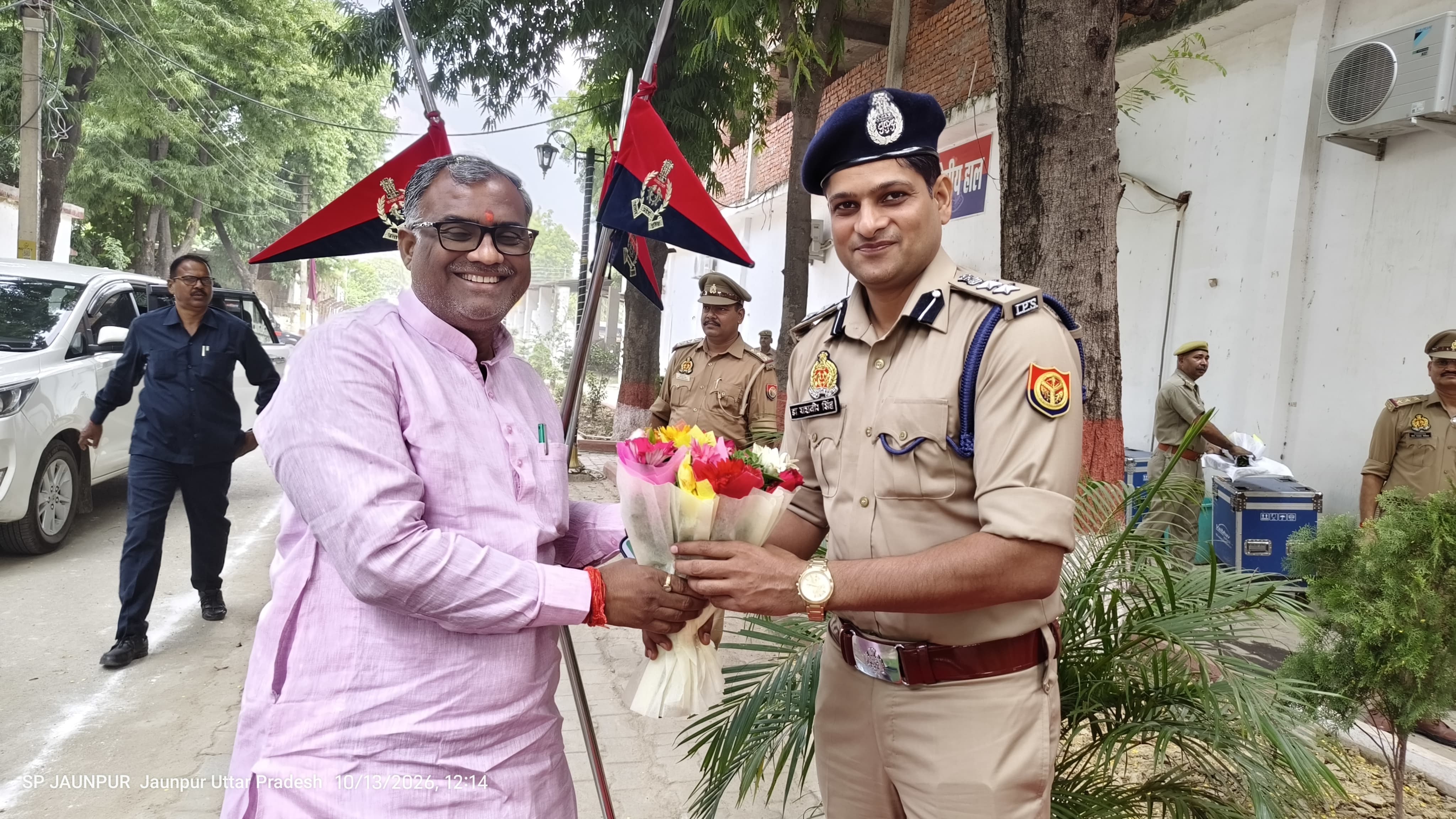 जौनपुर में *“ग्राम प्रहरी सम्मेलन”* का आयोजन किया गया। कार्यक्रम में मा० राज्य मंत्री (स्वतंत्र प्रभार)  गिरीश चंद्र यादव, पुलिस उपमहानिरीक्षक वाराणसी परिक्षेत्