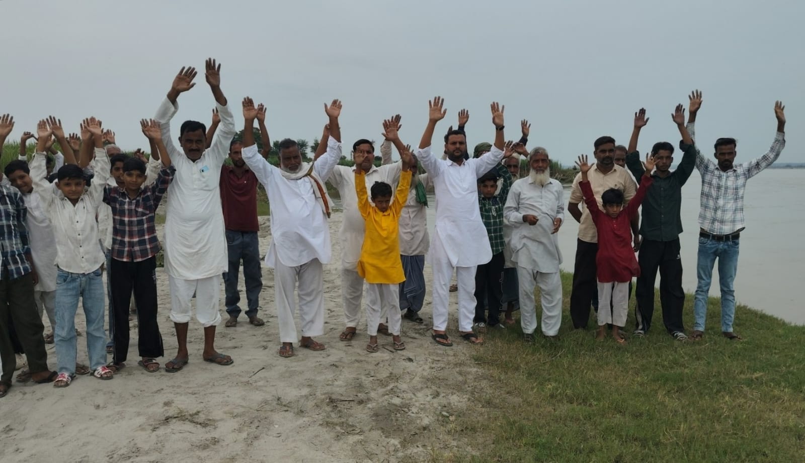 ट्रांस शारदा क्षेत्र के शारदा नदी से ग्राम नहरोसा में किसानों को बड़ा खतरा जिलाधिकारी से लगाई गुहार