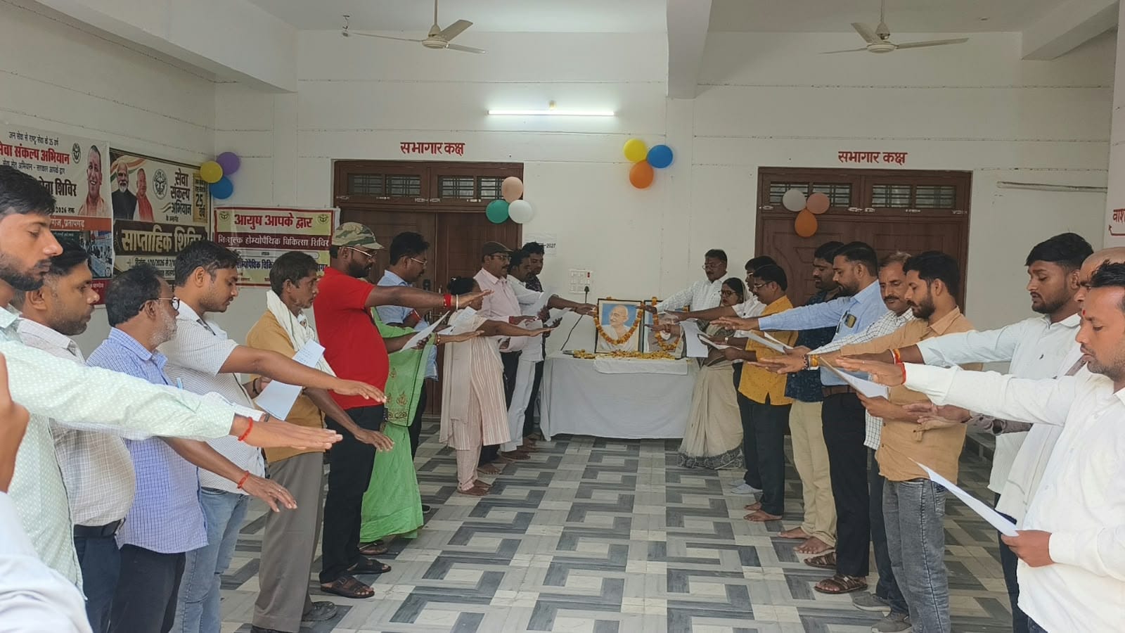 प्रतापगढ़। राष्ट्रपिता महात्मा गांधी जी एवं देश के पूर्व प्रधानमंत्री भारत रत्न श्री लाल बहादुर शास्त्री जी की जयंती के अवसर पर नगर पंचायत लालगंज के सभागार में 