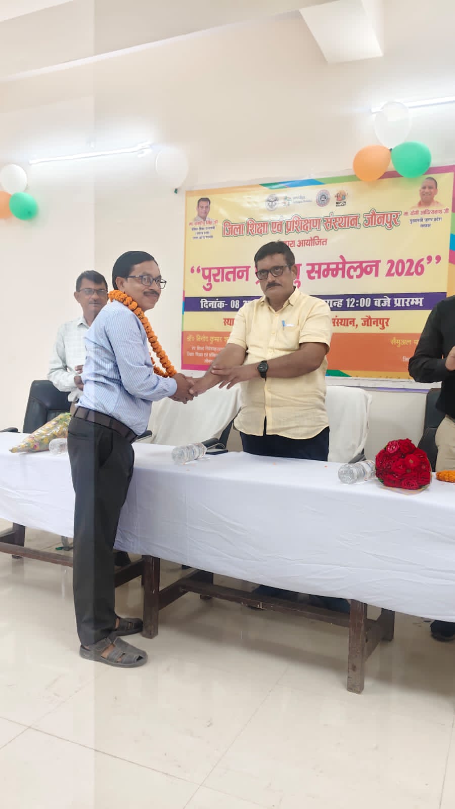 जौनपुर में शिक्षा उपनिदेशक डॉ विनोद कुमार  शर्मा की अध्यक्षता में पुरातन छात्र सम्मेलन 2026 का आयोजन डायट परिसर में किया गया ।जिसमें लगभग 60 प्रशिक्षुओं ने प्रत