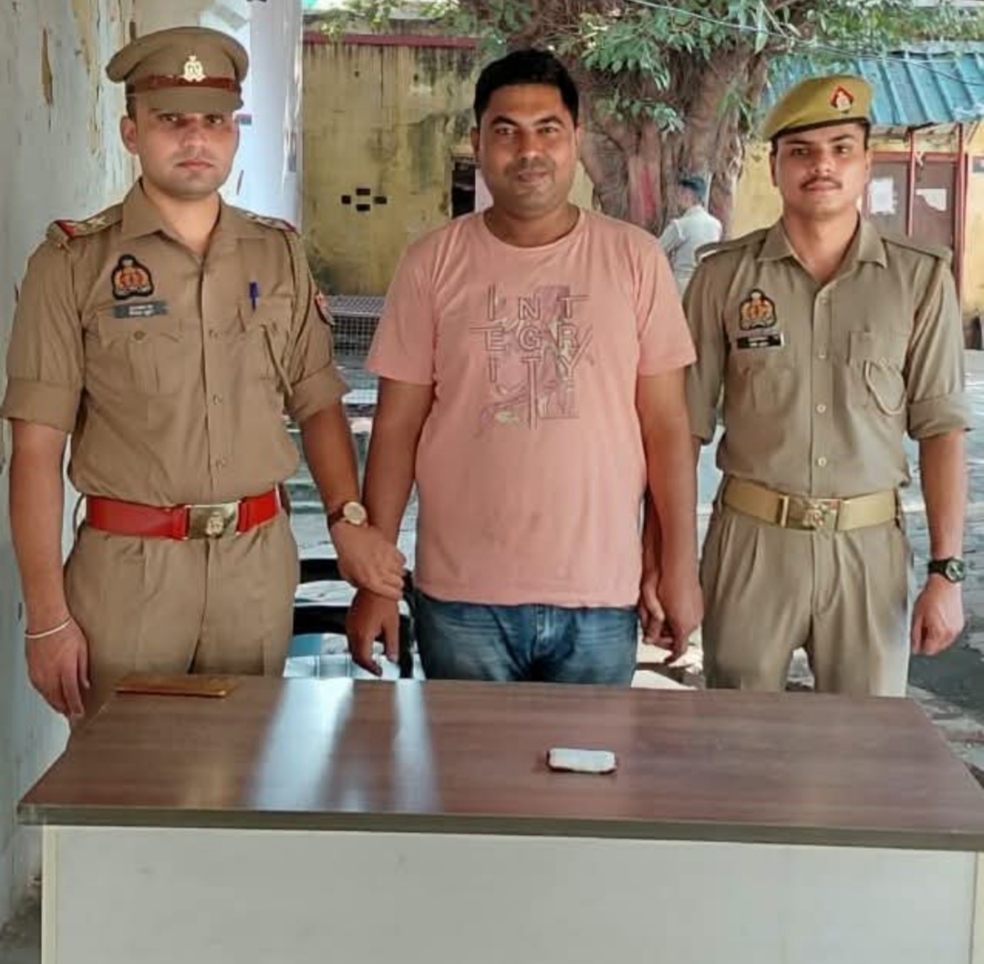 ???? वाहन के डैशबोर्ड से 14,090 रुपये चोरी का खुलासा, आरोपी गिरफ्तार