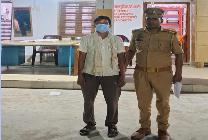 फखरपुर पुलिस को बड़ी सफलता, विस्फोटक पदार्थ के साथ एक अभियुक्त गिरफ्तार