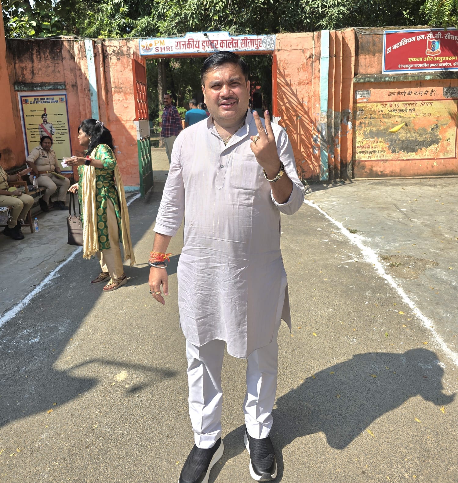 पहले मतदान, फिर जलपान! अचिन मेहरोत्रा ने किया स्नातक विधान परिषद निर्वाचन में मतदान