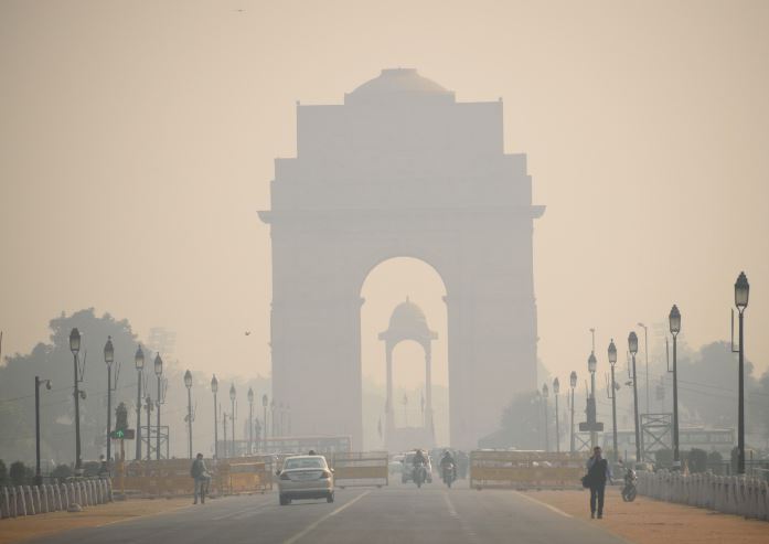 दिल्ली में वायु गुणवत्ता बिगड़ी, प्रदूषण से चिंता