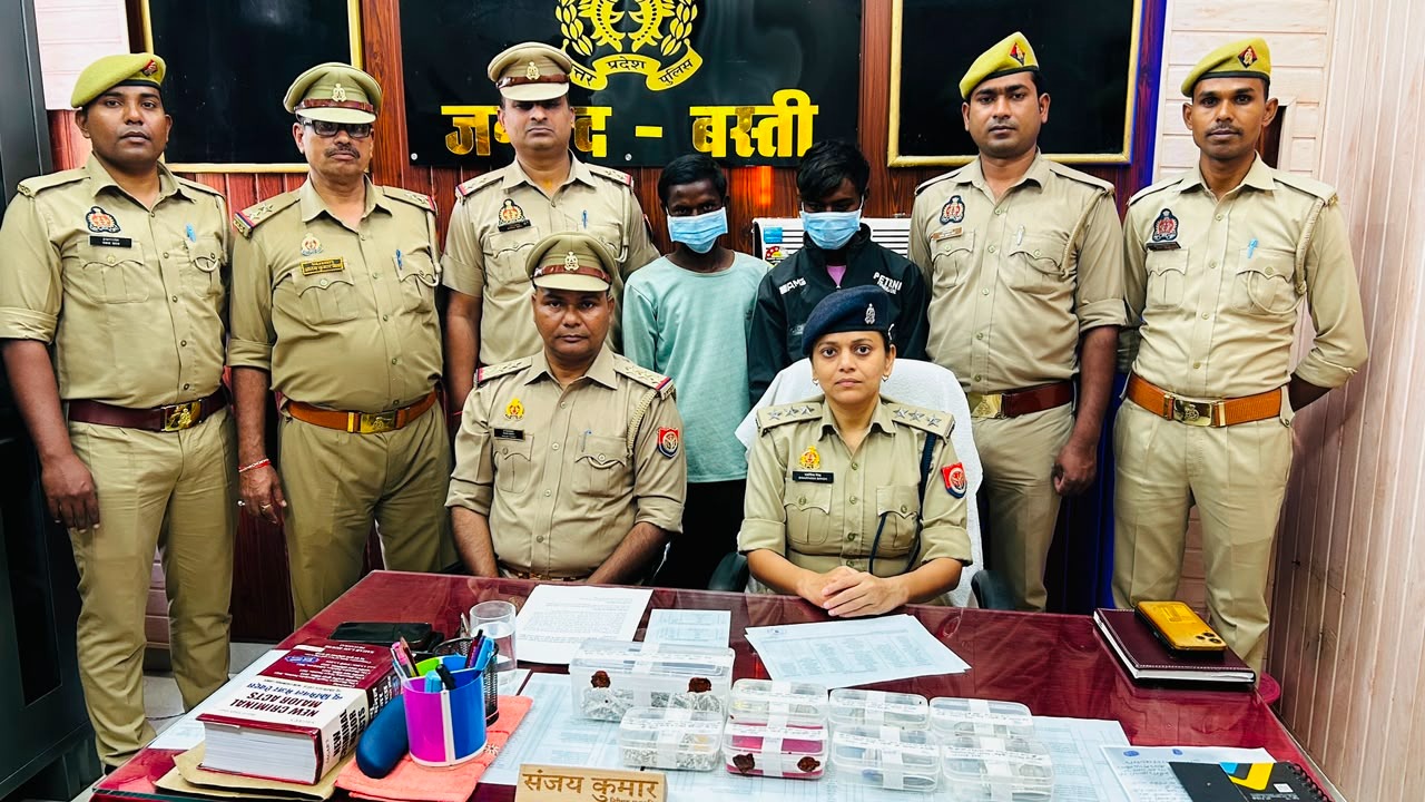बस्ती *थाना हरैया व सर्विलांस पुलिस टीम द्वारा नकबजनी की घटना का सफल अनावरण करते हुए 02 अभियुक्तों