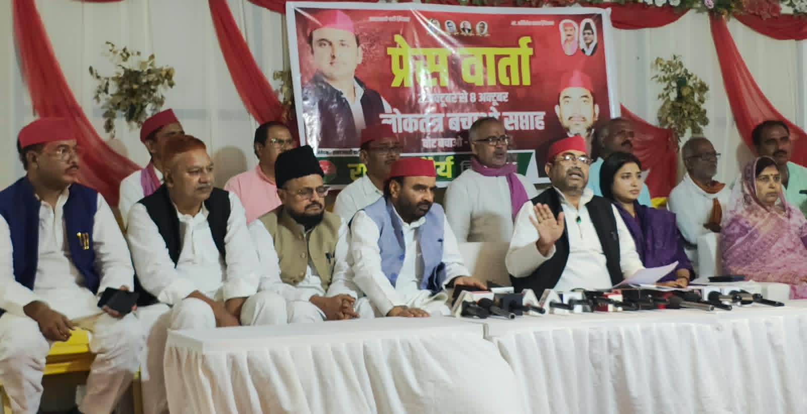 जौनपुर।* समाजवादी पार्टी के राष्ट्रीय अध्यक्ष श्री अखिलेश यादव जी के निर्देशानुसार तथा इंडिया गठबंधन की बैठक में लिए गए निर्णयों के क्रम में 2 अक्टूबर से 8 अक्ट