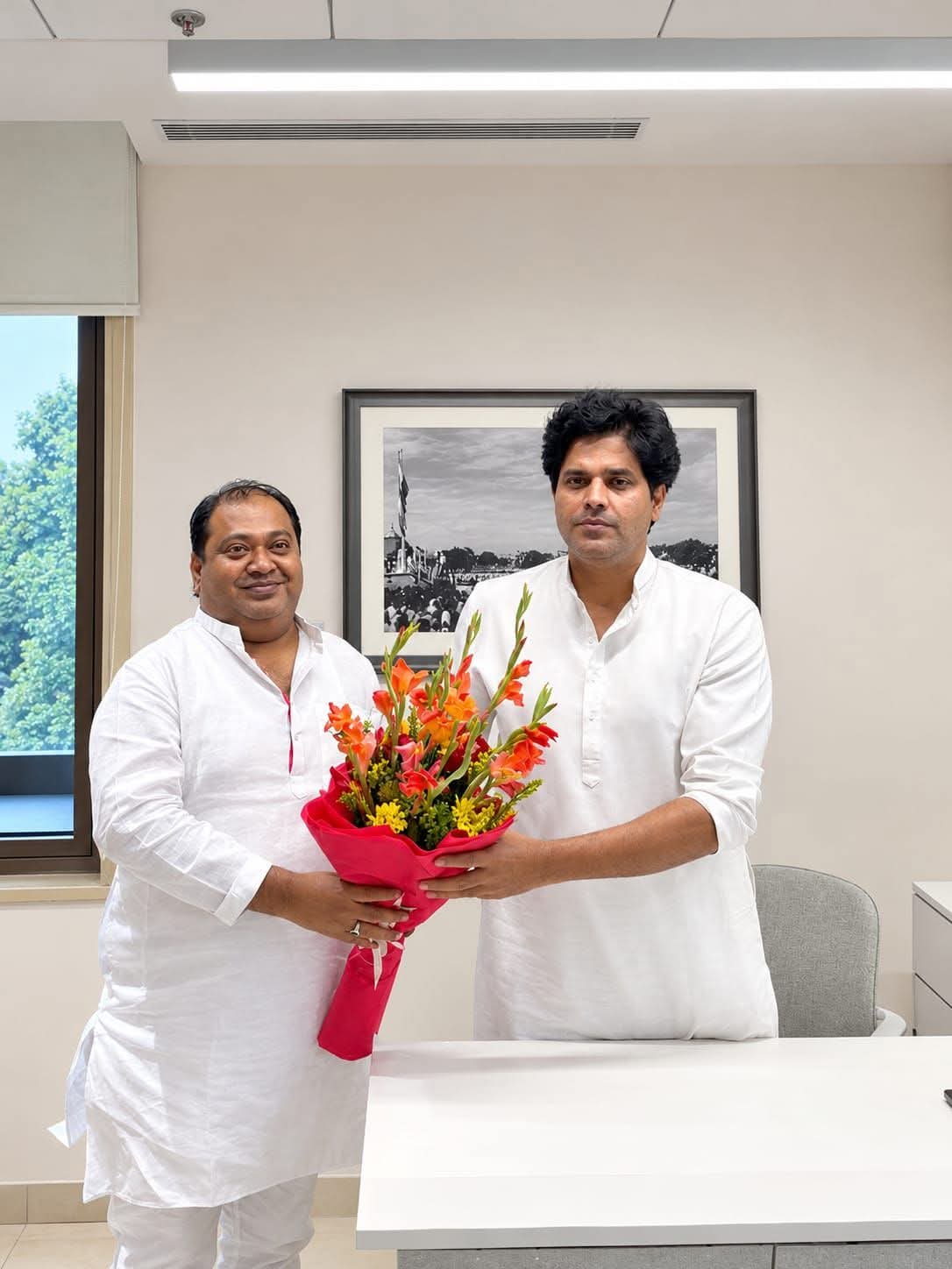 लखनऊ  इंदिरा भवन दिल्ली पहुंचे कांग्रेस नेता हसीब खान।  कांग्रेस कमेटी के प्रदेश प्रभारी राजेंद्र पाल गौतम ने कांग्रेस पार्टी के वरिष्ठ नेताओं के साथ की महत्वपू