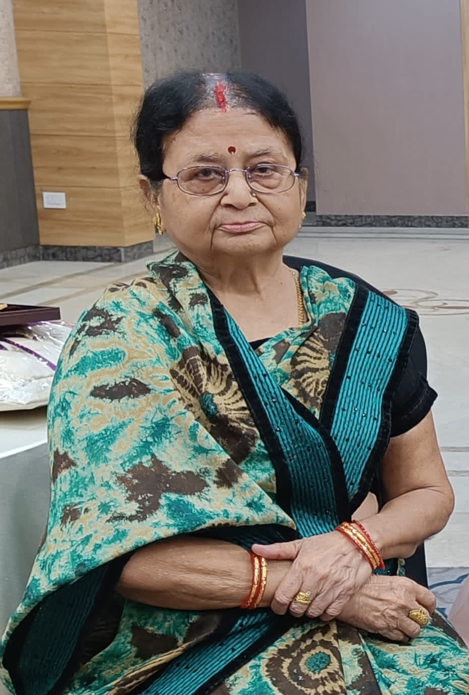 जौनपुर।* नगर  कोतवाली अंतर्गत मच्छरहट्टा मानिक चौक निवासी प्रसिद्ध चार्टर्ड एकाउंटेंट संजय कुमार गुप्ता की माता श्री