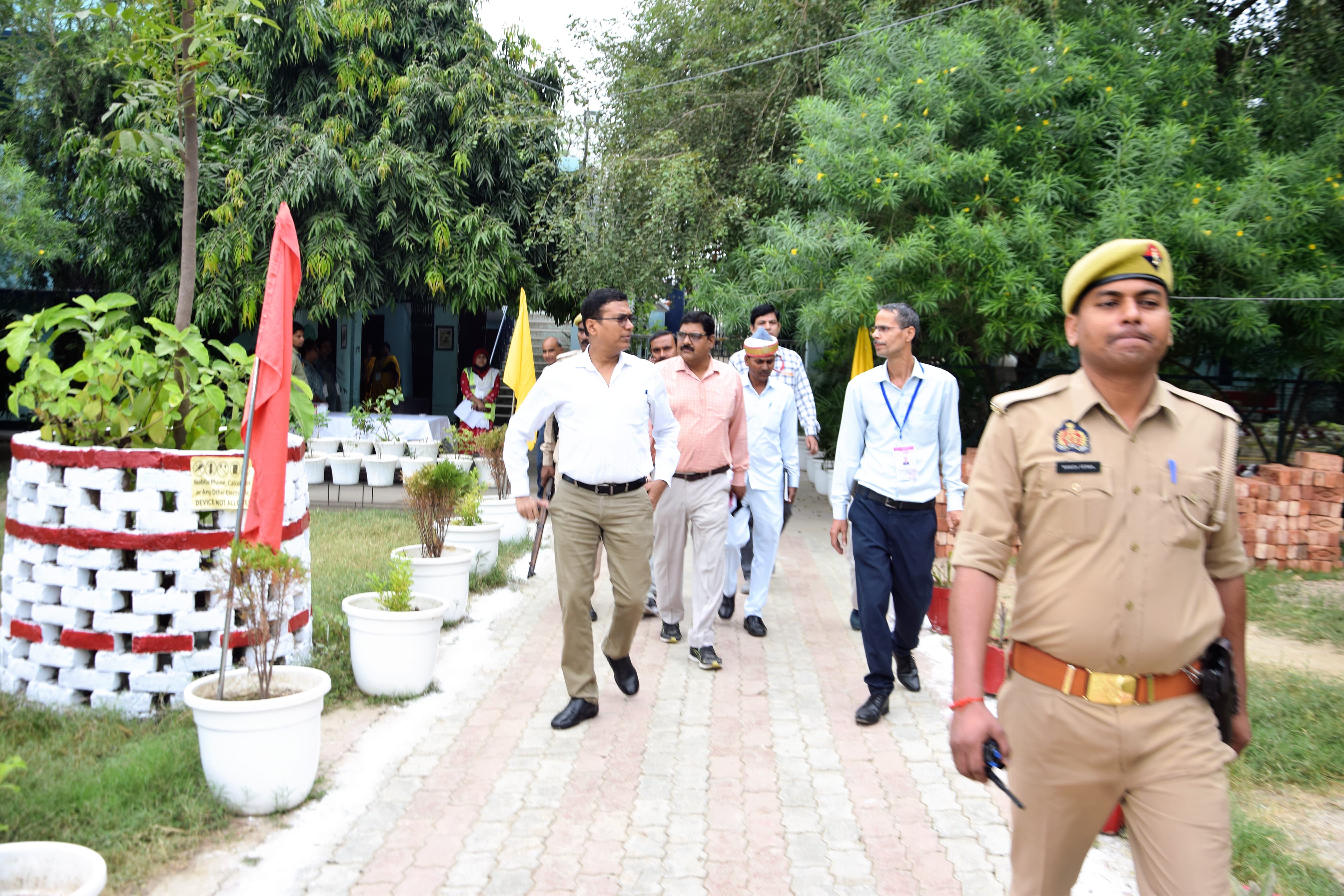 लखीमपुर खीरी 30 अक्टूबर। जनपद खीरी में रविवार को उप्र अधीनस्थ सेवा चयन आयोग द्वारा आयोजित प्रारम्भिक अर्हता