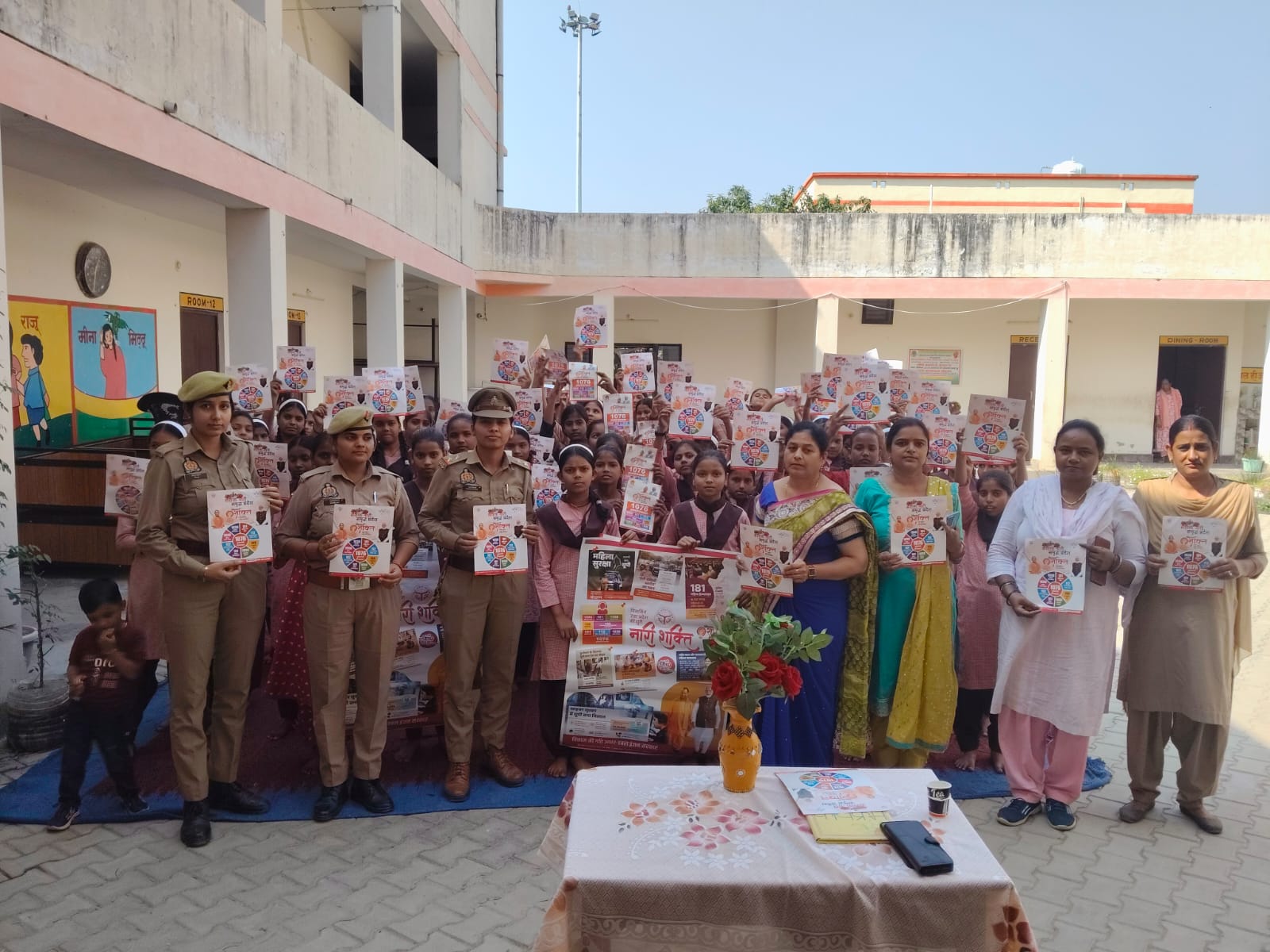 महिला पुलिस टीम ने छात्राओं और महिलाओं को सुरक्षा, अधिकारों एवं आत्मसम्मान के प्रति किया जागरूक
