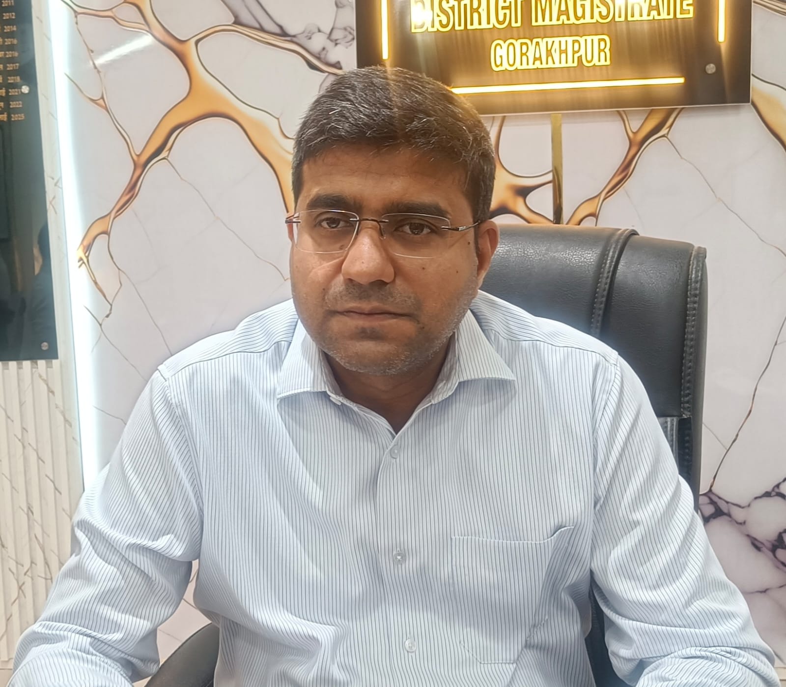 मृतकों के परिजनों को बिजली विभाग से मिला आर्थिक सहायता, प्रशासन भी करेगा सहयोग: डीएम दीपक मीणा