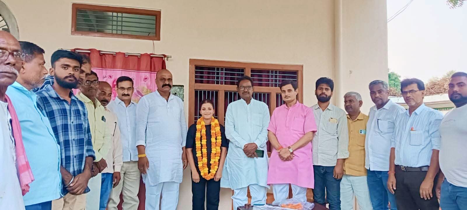 जौनपुर जनपद के मड़ियाहूं तहसील अंतर्गत ग्राम सभा बंजारी  निवासी शीतला मौर्य की  सुपुत्री अंकिता मौर्या ने 4 अक्टूबर को कटरा ,जम्मू मे आयोजित थर्ड