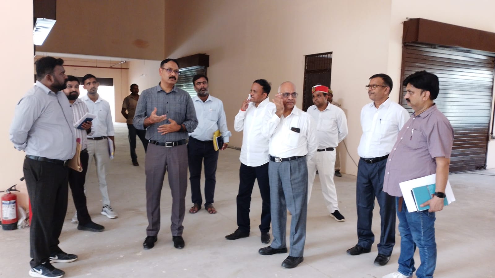 जिलाधिकारी ने निर्माणाधीन ड्रग वेयरहाउस का किया निरीक्षण, अवशेष कार्यों को पूर्ण कराने के दिए निर्देश