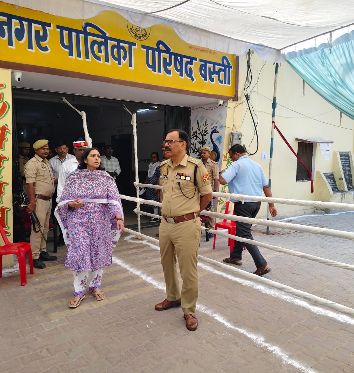 बस्ती एमएलसी चुनाव को शांतिपूर्ण एवं निष्पक्ष संपन्न कराने हेतु जिलाधिकारी बस्ती एवं पुलिस अधीक्षक बस्ती द्वारा मतदान 