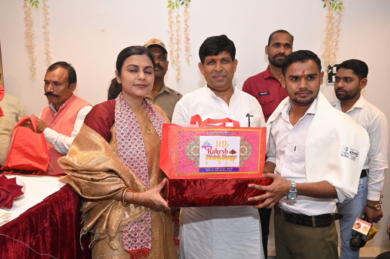 हरदोई की संडीला विधानसभा क्षेत्र में पत्रकारों के सम्मान और क्षेत्रीय विकास से जुड़े मुद्दों को लेकर एक पत्रकार सम्मान समारोह का आयोजन किया गया। संडीला कस्बे के
