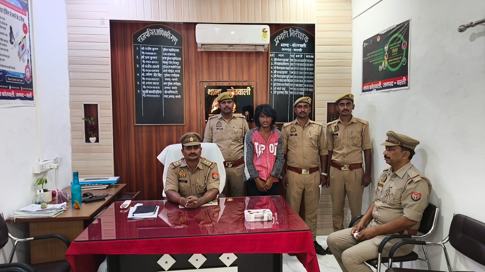 बस्ती थाना कोतवाली पुलिस द्वारा मन्दिर के दान पात्र से चोरी मे वांछित चल रहे अभियुक्त को किया गया गिरफ्तार-*
