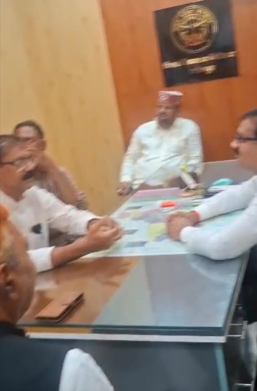 जौनपुर   शिक्षक एमएलसी चुनाव के सिलसिले में बड़ी संख्या में शिक्षकों ने अपनी समस्याओं एवं मतदान को लेकर व्यक्त की जा रही 