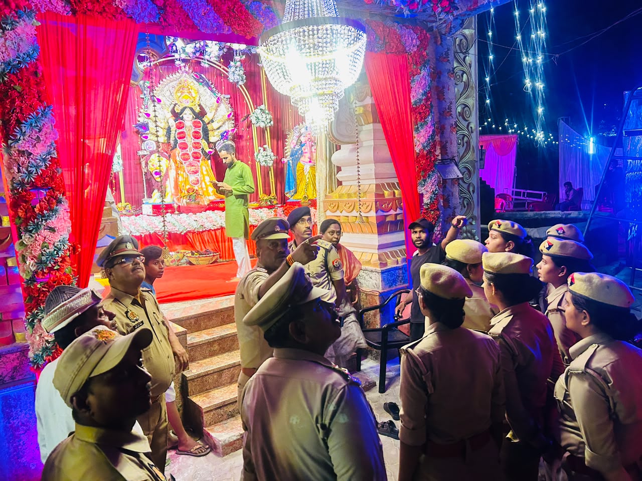 अमेठी में नवरात्रि के दृष्टिगत जायस में एसडीएम व सीओ ने किया फ्लैग मार्च दुर्गा पूजा पंडालों का लिया जायजा