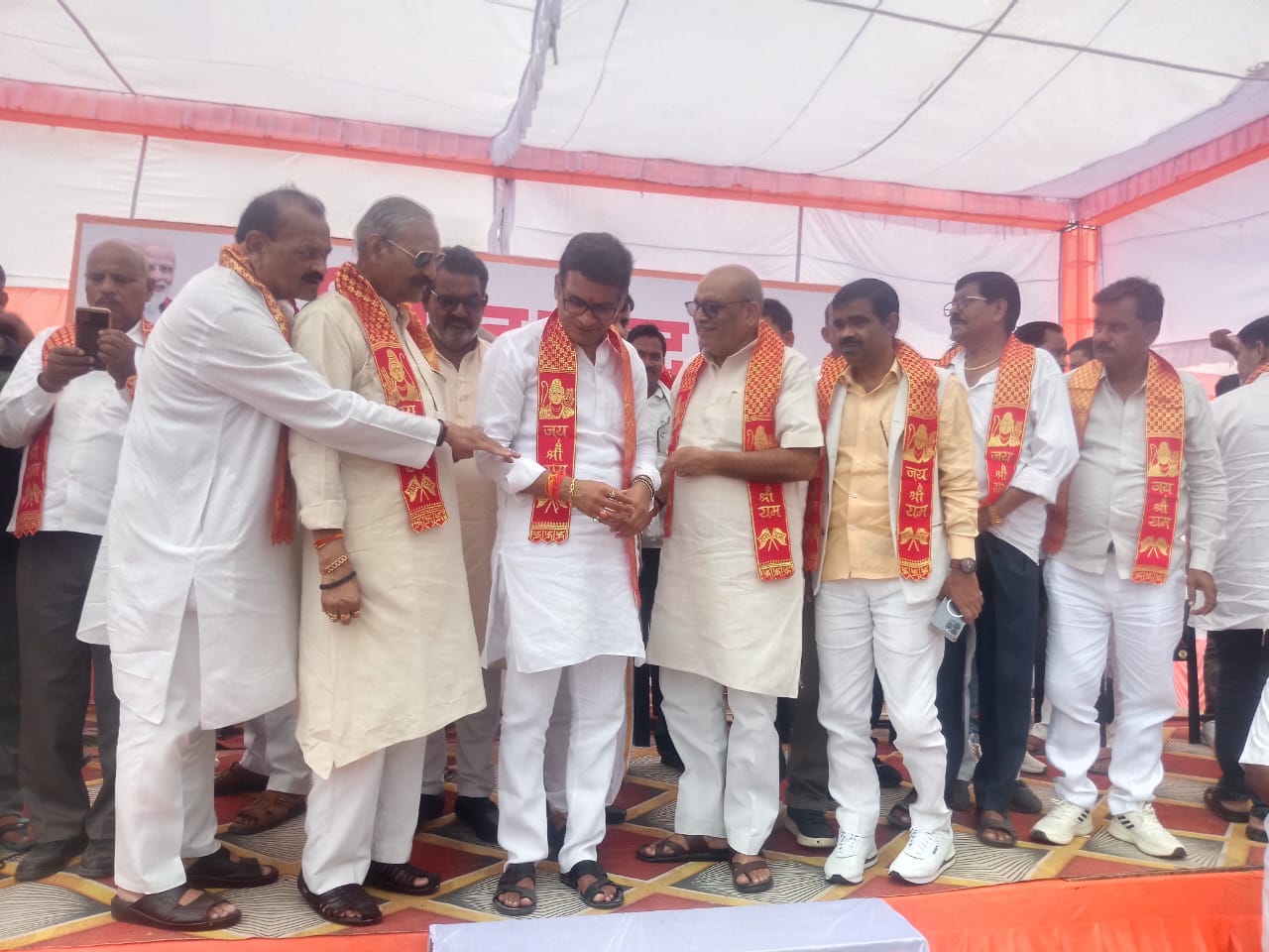 हरदोई   भरावन में संपन्न हुआ किसान संवाद महासम्मेलन   भरावन के बीबीएम इंटर कॉलेज के मैदान में भाजपा नेता,करनल आदित्य प्रताप 