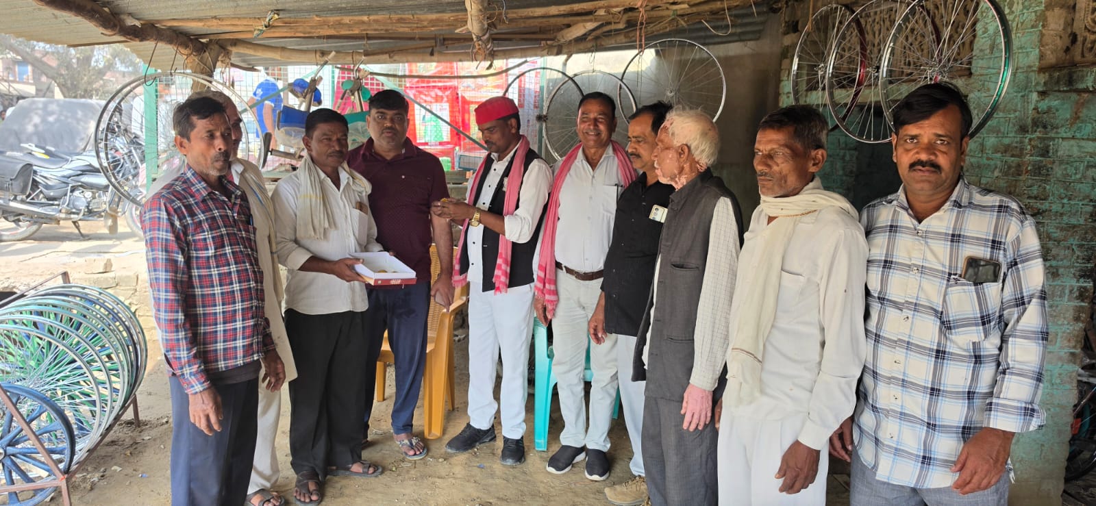 लखनऊ स्नातक खंड से समाजवादी पार्टी की प्रत्याशी *श्रीमती कांति सिंह जी* की ऐतिहासिक जीत पर *161 विधानसभा 
